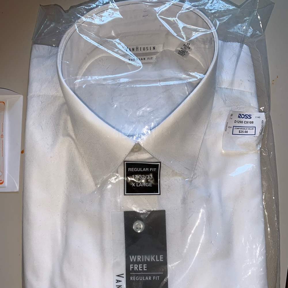 NWT VanHeusen XL. Neck 17